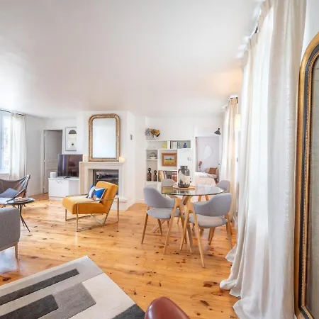 Charmant Gite 4 Pers, 2 Ch, Centre-ville, Tout Equipe, Parking, Wifi - Fr-1-526-33 Compiègne